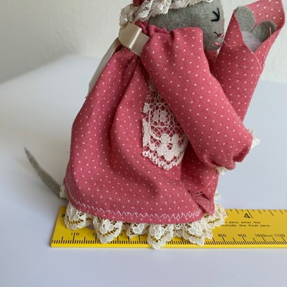Vintage Handmade Felt Lady Country Mouse - Picture 10 of 10
